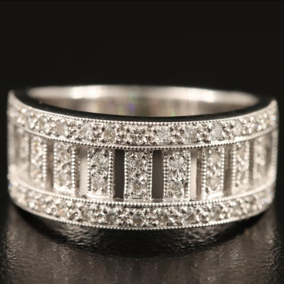18k Diamond Ring - Picture 6 of 8